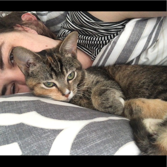 Meet your Posher, Alyssa - Picture 1 of 1